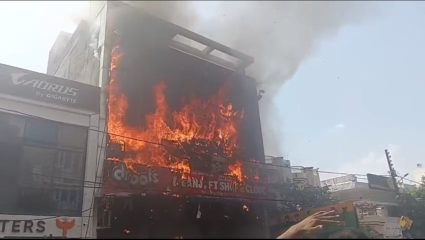 Lucknow Fire News : लखनौमध्ये भीषण आग; 15 विद्यार्थ्यांचा मृत्यू, बचावासाठी नागरिकांची जीवघेणी धडपड