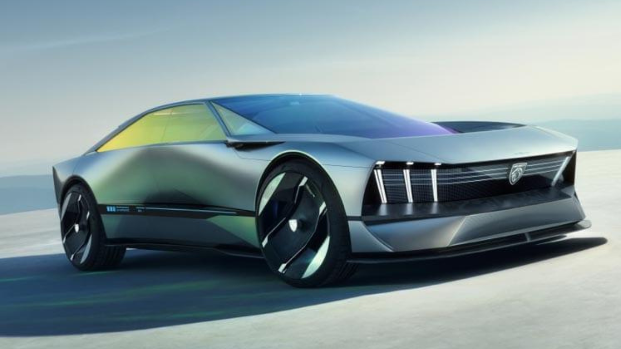 Peugeot Inception Concept अंदाजे किंमत: ₹2 कोटी – ₹4 कोटी (US$250,000–500,000) Peugeot ची ही कॉन्सेप्ट कार भविष्यातील इलेक्ट्रिक वाहनांसाठी दिशा ठरवणारी मानली जाते. विशाल काच, नवीन i-Cockpit आणि प्रगत AI प्रणाली ही तिची प्रमुख वैशिष्ट्ये आहेत.
