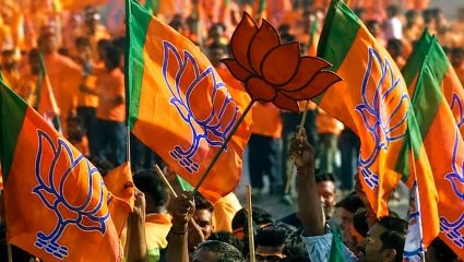 Mahayuti candidate : ‘या’ मतदारसंघात राजकीय रंगत; महायुती-महाविकास आघाडीचे उमेदवार मैदानात, 9 उमेदवारांचे 14 अर्ज दाखल