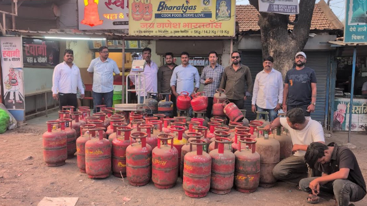 महाळुंगे एमआयडीसीतून 81 सिलिंडरचा बेकायदा साठा जप्त; मालमत्ता गुन्हे विरोधी पथकाची मोठी कारवाई