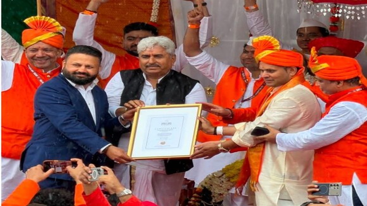 Pandharpur Wari 2026: ‘ज्ञानबा-तुकाराम’चा जयघोष आता सातासमुद्रापार; लंडनहून ‘ग्लोबल वारी’ पंढरपूरकडे रवाना!