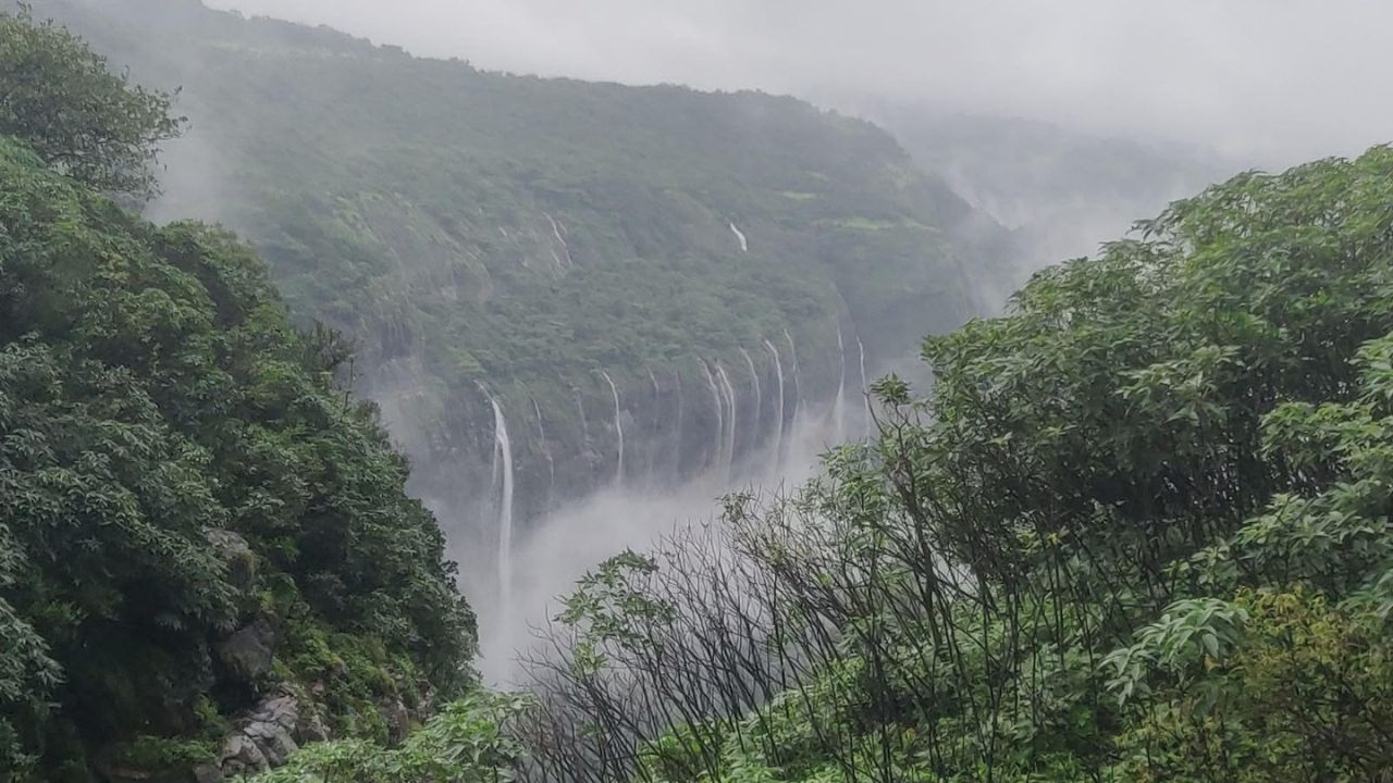 सह्याद्रीत पावसाळी भटकंतीचा हंगाम सुरू; सुरक्षिततेला प्राधान्य देण्याचे आवाहन, पर्यटकांसाठी मार्गदर्शक सूचना जारी