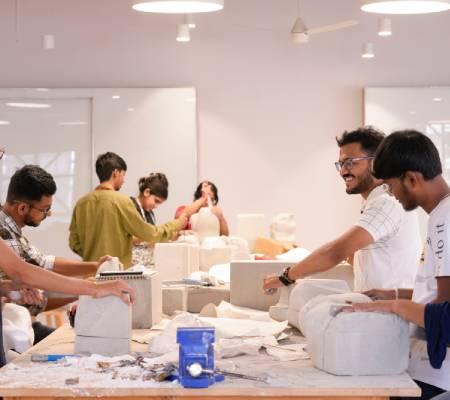 इंडस्ट्रियल डिझाइन-वाहनांचे डॅशबोर्ड, सीट्स, इंटीरियर आणि वापरकर्ता अनुभव डिझाइन करण्यासाठी इंडस्ट्रियल डिझाइनचे ज्ञान महत्त्वाचे असते. ऑटोमोबाईल क्षेत्रात या तज्ज्ञांची मागणी वाढत आहे.
