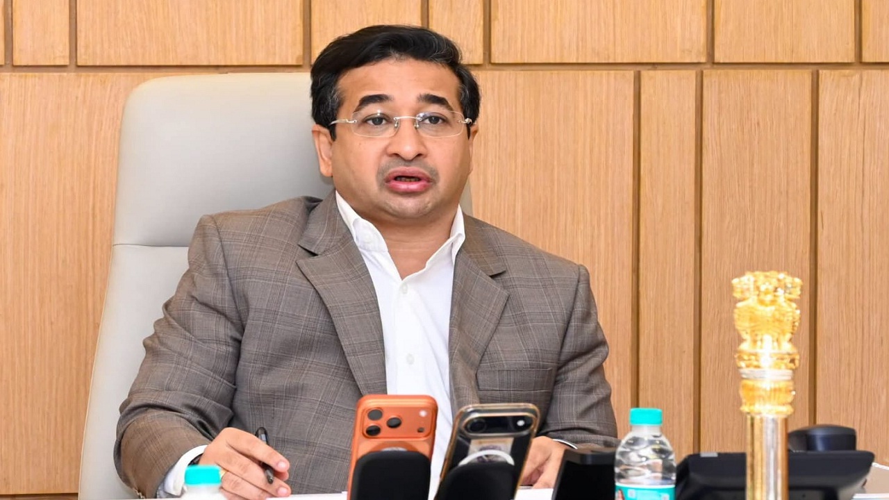 सर्व कामे दर्जेदार अन् वेळेत पूर्ण करा, कामात हयगय करणाऱ्या ठेकेदारांवर…; नितेश राणे यांचे निर्देश