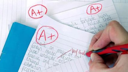 Why Teachers Use Red Pen: पेपर तपासताना शिक्षक लाल पेन का वापरतात? जाणून घ्या यामागचे नेमके कारण!
