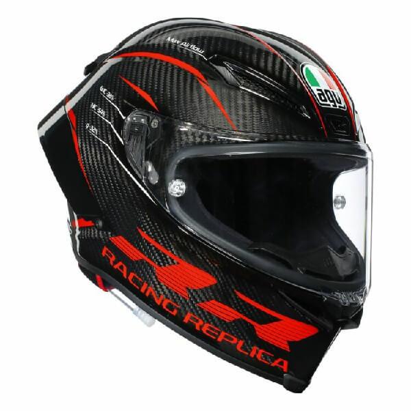 AGV – Pista GP RR किंमत: ₹1.2 लाख ते ₹1.8 लाख, AGV हे इटलीतील प्रीमियम हेल्मेट ब्रँड असून MotoGP मध्ये मोठ्या प्रमाणावर वापरले जाते. Pista GP RR हे पूर्ण कार्बन फायबरपासून बनवलेले असून FIM रेसिंग होमोलोगेशन मिळवणाऱ्या हेल्मेटपैकी एक आहे. उत्कृष्ट एरोडायनॅमिक्स, व्हेंटिलेशन आणि उच्च सुरक्षितता हे याचे वैशिष्ट्य आहे.