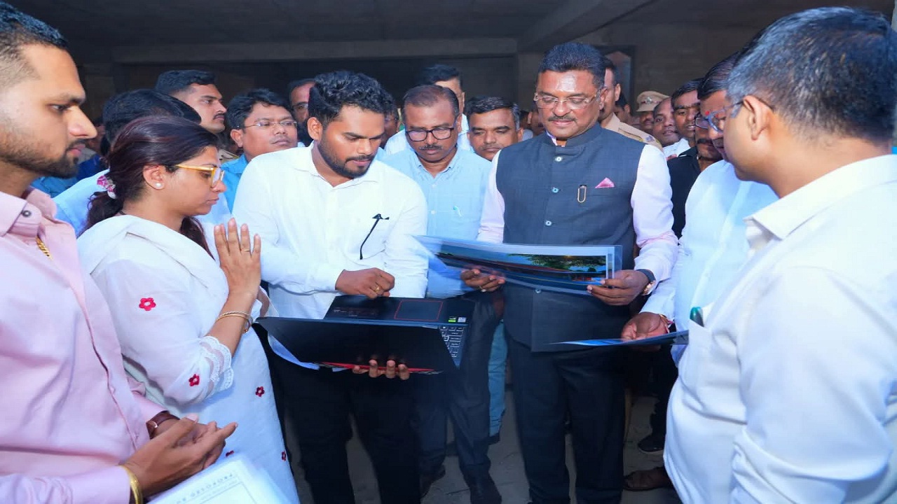 चिपळूण बसस्थानकाचे काम पुढील वर्षी पूर्ण होणार, अतिरिक्त निधीचीही तयारी; प्रताप सरनाईक यांची ग्वाही
