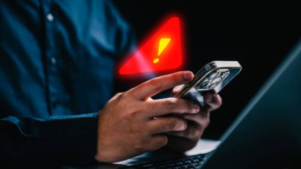 सरकारचा मोठा इशारा! व्हॉट्सॲप आणि ई-मेलवरून सुरू आहे ‘Boss Scam’; तुमची एक चूक अन् होईल मोठं नुकसान