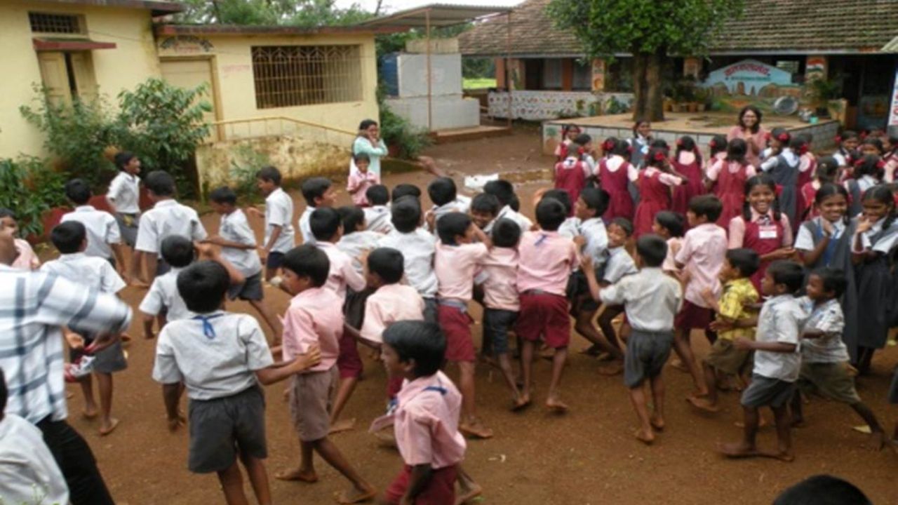 Zp & Corporation School News: स्थानिक स्वराज्य संस्थांच्या शाळांना उतरती कळा; पहिलीच्या पटसंख्येत मोठी घट!