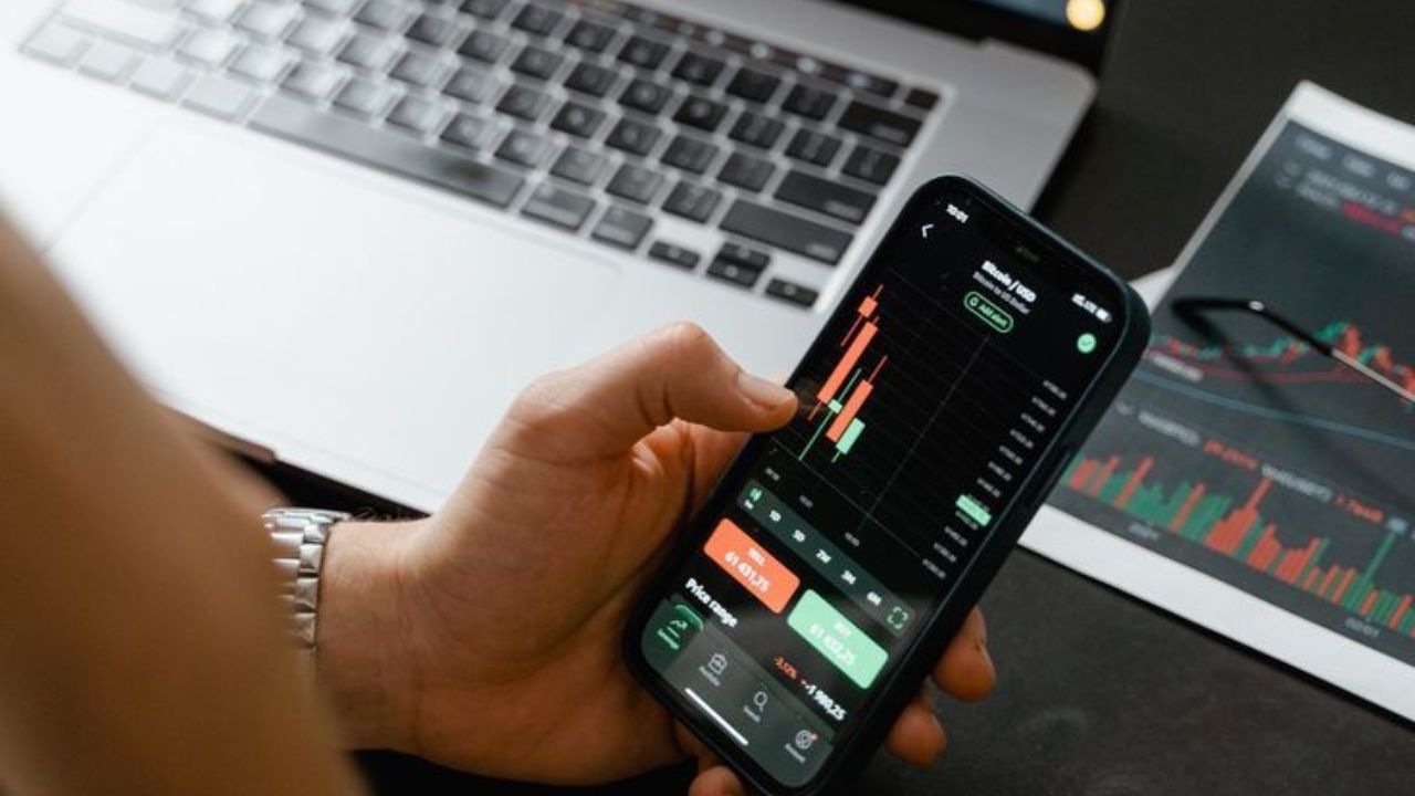Share Market Today: हिरव्या रंगात होणार शेअर बाजाराची सुरुवात! ‘हे’ स्टॉक्स चमकवतील तुमचं नशिब; तज्ज्ञांनी केली खरेदीची शिफारस