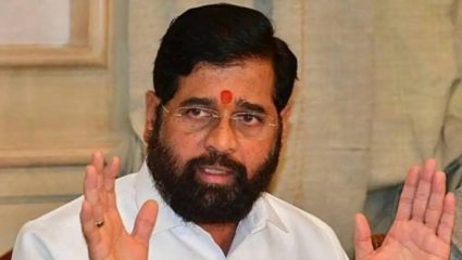 ओमराजे निंबाळकर धाराशिवला पोहोचण्यापूर्वीच एकनाथ शिंदेंचा माजी मंत्र्याला आदेश, नेमकं काय घडतंय?