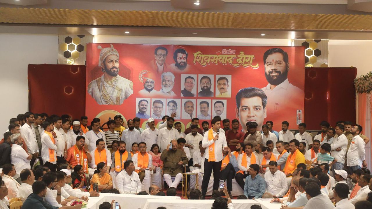 ‘मतदार यादी पुनर्निरीक्षण मोहीमेवर डोळ्यांत तेल घालून काम करा’; श्रीकांत शिंदे यांचा जळगाव जिल्ह्यातील पदाधिकाऱ्यांना निर्देश