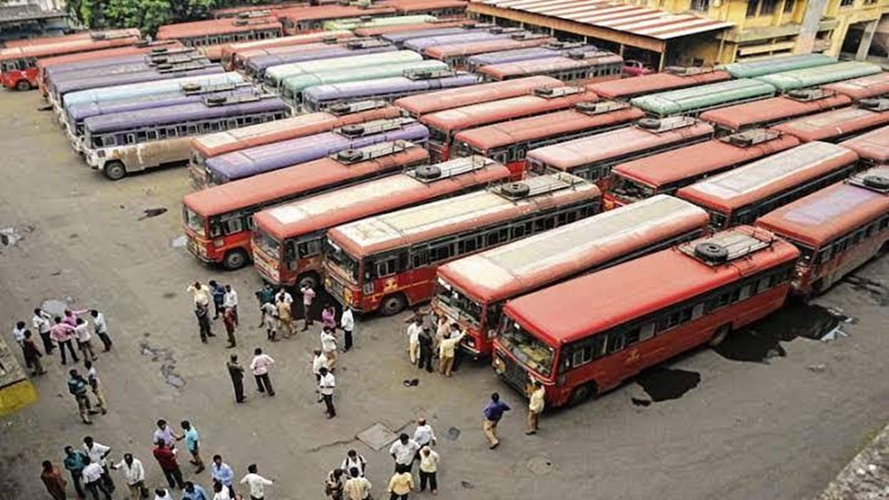 ST Employees : एसटीच्या आर्थिक संकटात ८६ हजार कर्मचाऱ्यांची देणी रखडली; परिवहन मंत्र्यांकडे निवेदन