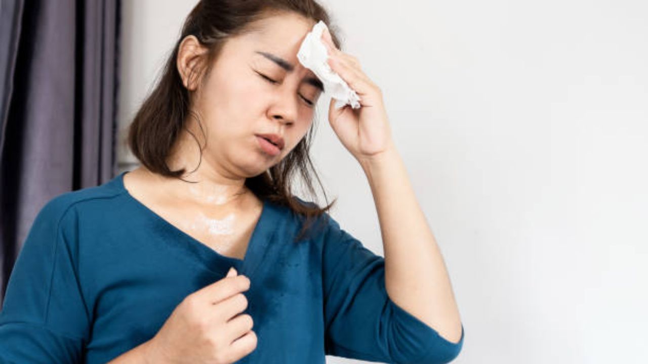 Health Tips: सावधान! सतत घाम येतोय? दुर्लक्ष करू नका; ‘या’ गंभीर आजारांचा असू शकतो धोका