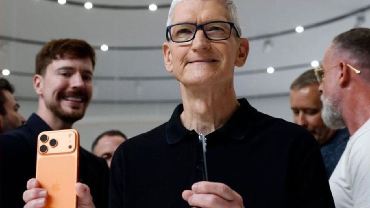 iPhone Price Hike: नवा आयफोन ग्राहकांच्या खिशाला लावणार कात्री? लाँचपूर्वीच Tim Cook यांनी दिली मोठी हिंट