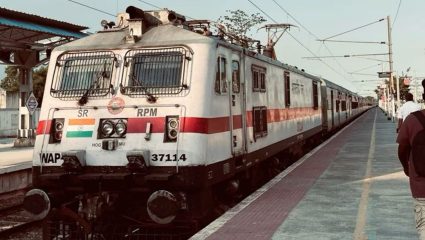 Chandrapur News: मालगाड्यांना प्राधान्य, प्रवासी गाड्या रखडल्या; नागभीड मार्गावरील प्रवाशांचा संताप