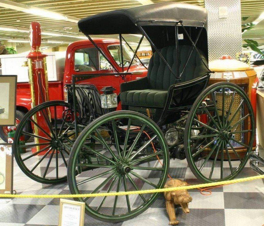 Duryea Motor Wagon (अमेरिका)- अमेरिकेतील पहिल्या यशस्वी पेट्रोल कारपैकी ही एक होती. अमेरिकन ऑटोमोबाईल उद्योगाच्या जन्माचे श्रेय या वाहनाला दिले जाते.