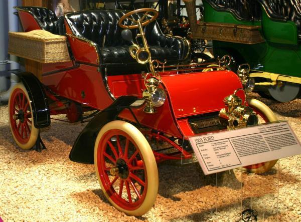 Ford Model A (अमेरिका)-Henry Ford यांच्या कंपनीची पहिली यशस्वी कार होती. याच यशामुळे पुढे फोर्ड जगातील सर्वात मोठ्या वाहन उत्पादकांपैकी एक बनला.