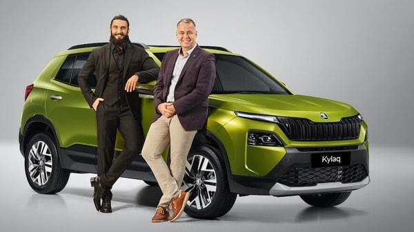 Skoda Auto India – ब्रँड अॅम्बेसेडर: Ranveer Singh- स्कोडा ही युरोपियन इंजिनिअरिंग आणि प्रीमियम अनुभवासाठी प्रसिद्ध आहे. कुशाक, स्लाव्हिया आणि नव्या काइलॅकमुळे कंपनीची विक्री वाढली आहे. रणवीर सिंग यांच्यासोबतच्या मोहिमांमुळे स्कोडाने तरुण ग्राहकांमध्ये वेगळी ओळख निर्माण केली. उत्कृष्ट ड्रायव्हिंग डायनॅमिक्स आणि मजबूत बांधणी ही स्कोडाची वैशिष्ट्ये आहेत.