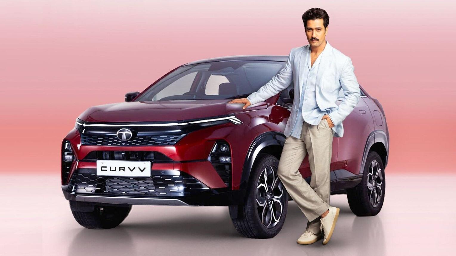 Tata Motors – ब्रँड अॅम्बेसेडर: Vicky Kaushal-टाटा मोटर्स ही भारतीय वाहन उद्योगातील सर्वात प्रतिष्ठित कंपनींपैकी एक आहे. नेक्सॉन, पंच, सफारी आणि कर्व्ह या गाड्या लोकप्रिय आहेत. विकी कौशल यांनी कंपनीच्या नव्या मोहिमांमध्ये सहभाग घेतला आहे. सुरक्षिततेसाठी टाटा गाड्यांना विशेष ओळख मिळाली आहे. इलेक्ट्रिक वाहन क्षेत्रातही कंपनी आघाडीवर आहे.
