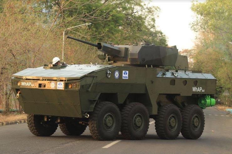 Tata Kestrel- टाटा अॅडव्हान्स्ड सिस्टिम्स आणि DRDO यांनी संयुक्तपणे विकसित केलेले हे आधुनिक 8x8 चाकांचे युद्ध वाहन आहे. हे सैनिकांना रणांगणात सुरक्षितपणे पोहोचवते आणि आवश्यकतेनुसार शस्त्रास्त्रांसह युद्धात सहभागीही होऊ शकते.