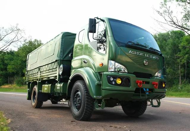 Ashok Leyland Stallion- अशोक लेलँड स्टॅलियन हा भारतीय सैन्यातील सर्वाधिक वापरल्या जाणाऱ्या लष्करी ट्रकांपैकी एक आहे. विविध कॉन्फिगरेशनमध्ये उपलब्ध असलेले हे वाहन सैनिक वाहतूक, इंधन पुरवठा, क्षेपणास्त्र प्रणाली आणि संप्रेषण उपकरणांसाठी वापरले जाते.