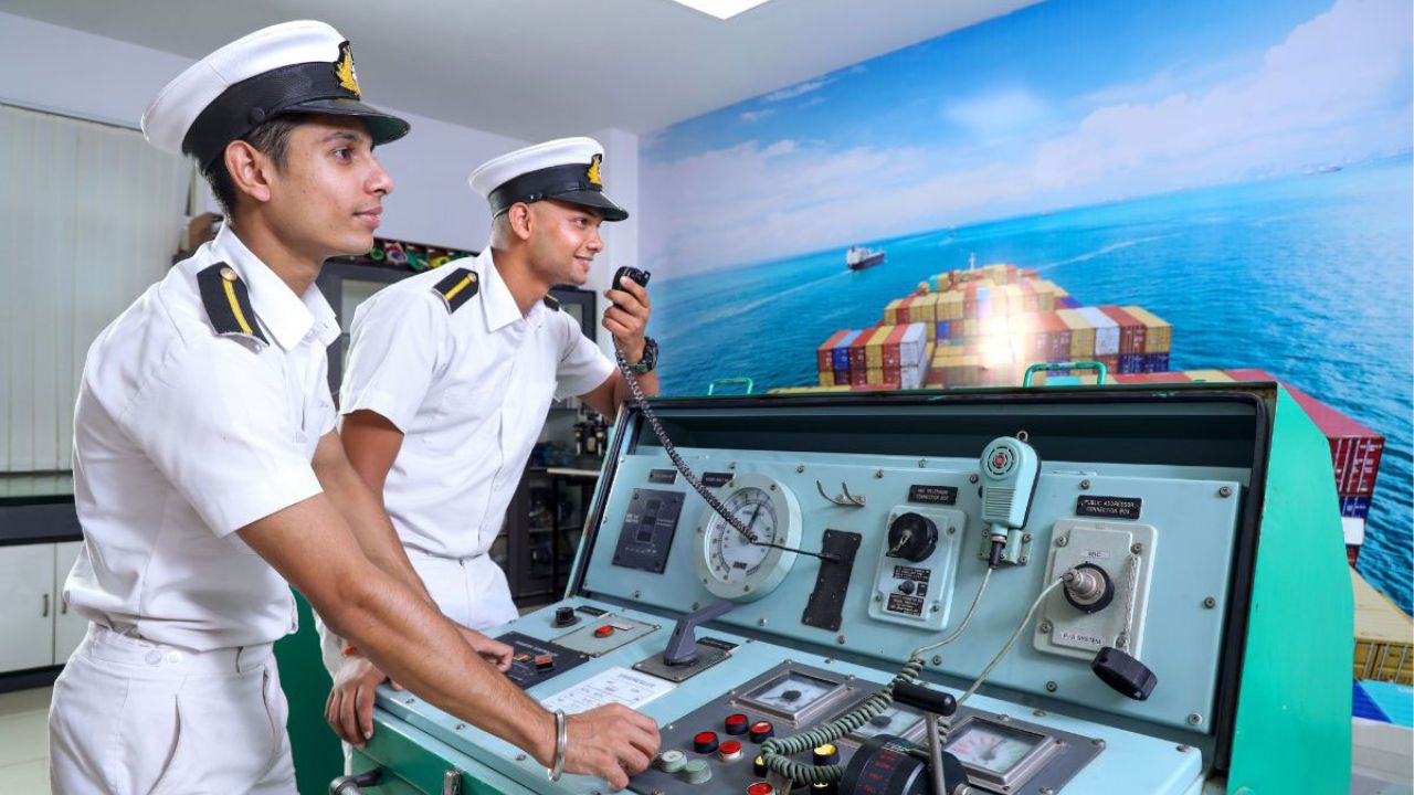 Merchant Navy: मर्चेंट नेव्हीत करिअर कसे करावे? जाणून घ्या पात्रता, प्रवेश परीक्षा आणि पगाराचा संपूर्ण तपशील