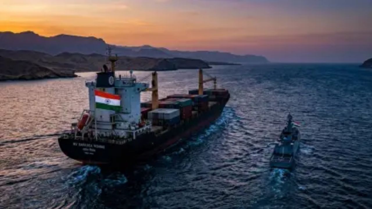 Strait of Hormuz: होर्मुज स्ट्रेटमध्ये तणाव असतानाच भारतासाठी गूड न्यूज! ३ महाकाय ऑइल टँकर्स सुखरूप रवाना; पाहा किती लागतं इंधन?