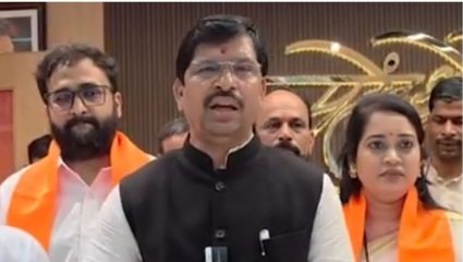 KARJAT : रायगडात राष्ट्रवादीला धक्का! अंकित साखरे यांच्या भावासह पत्नीचा शिवसेनेत प्रवेश