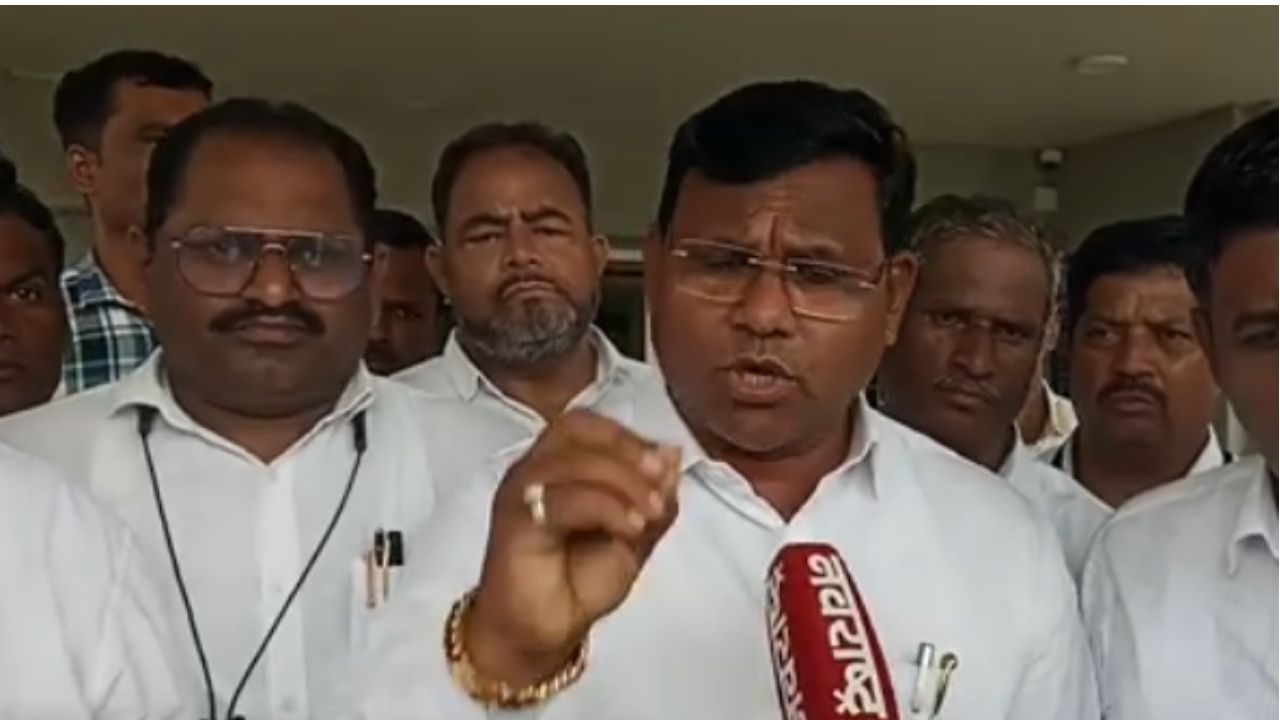 Sangli teachers protest : आम्हाला मानसिक त्रास देऊ नका, मुलांना शिकवू द्या!