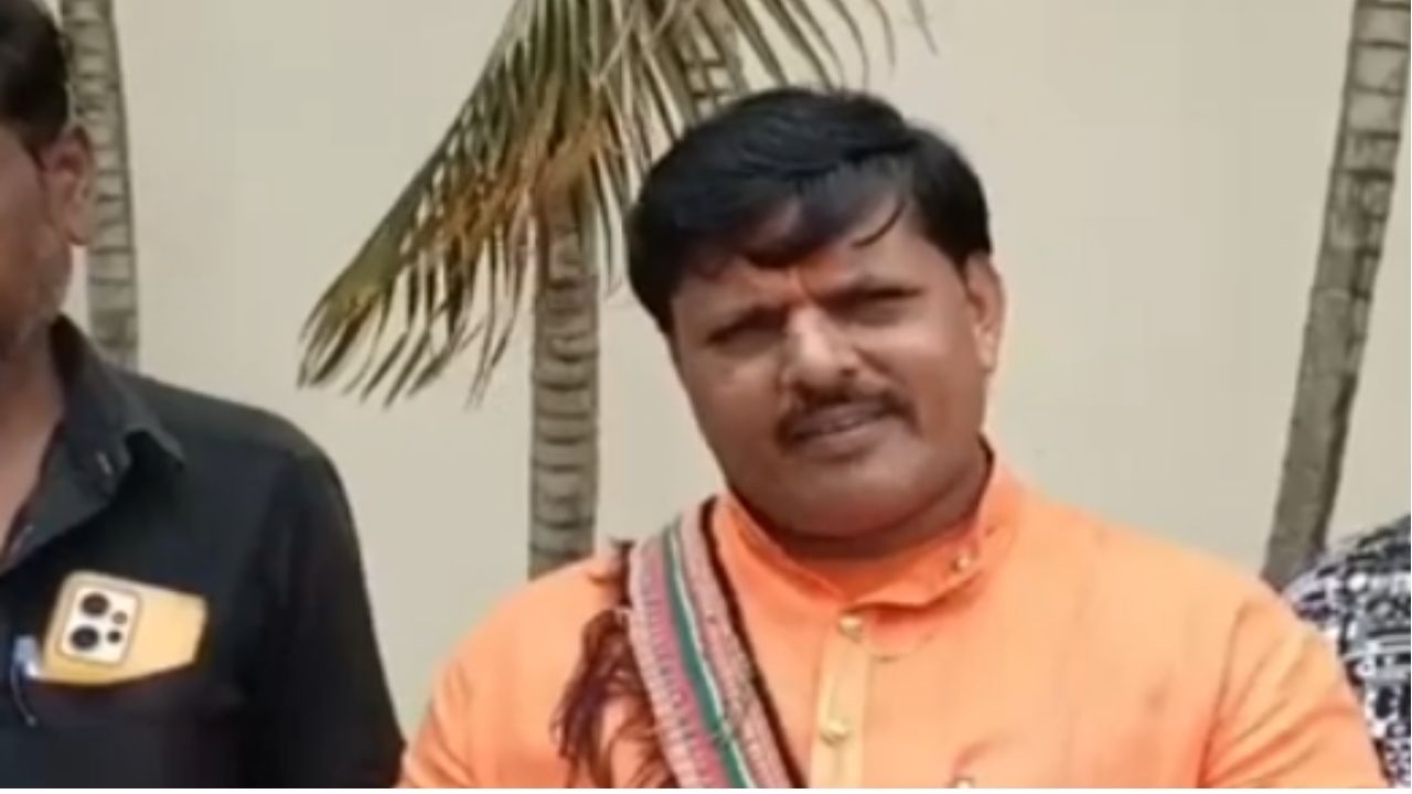 Sangli स्मार्ट मीटर बदला, अन्यथा राज्यव्यापी आंदोलन! हभप तुकाराम बाबा महाराजांचा महावितरणला थेट इशारा