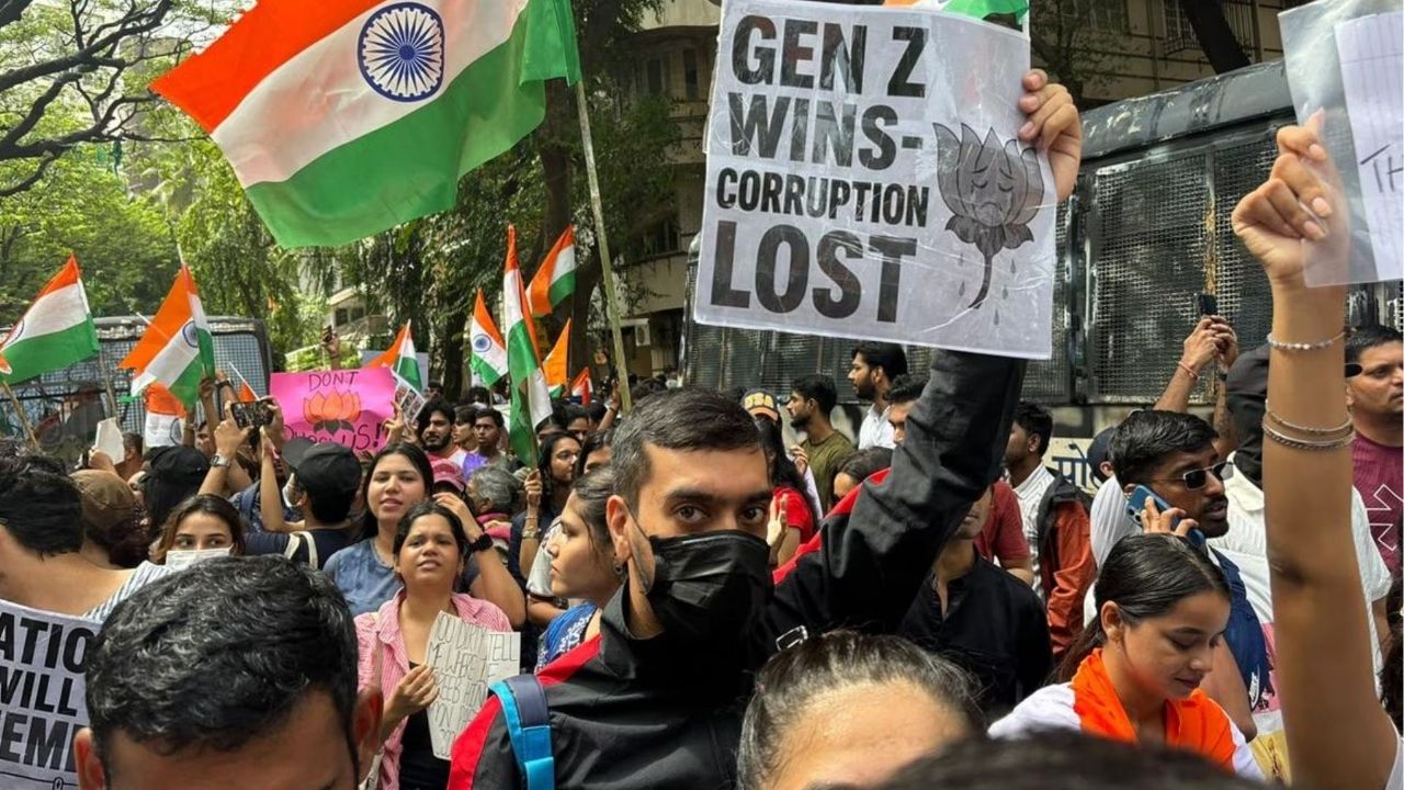 विजयाचा आनंद साजरा करत असतानाच विद्यार्थ्यांनी शिक्षण क्षेत्रात पारदर्शकता आणि न्याय मिळावा, हीच पुढील अपेक्षा असल्याचे सांगितले. मोठ्या संख्येने उपस्थित असलेल्या तरुणांनी लोकशाही मार्गाने लढा देत राहण्याचा निर्धार व्यक्त केला.