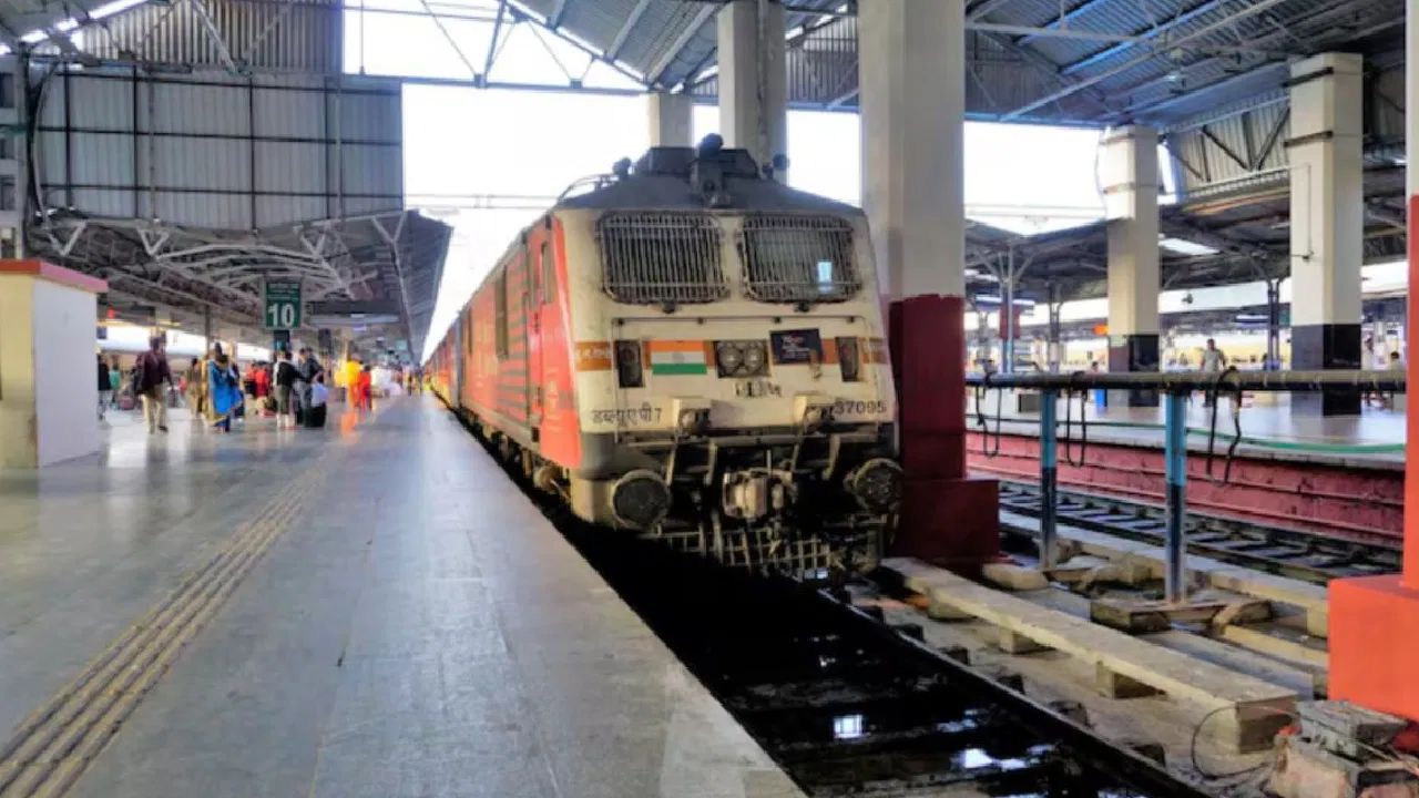 RRB Board News: रेल्वे ग्रुप-डी परीक्षेची तारीख जाहीर! २२ हजार जागांच्या मेगाभरतीमध्ये उत्तीर्ण होण्यासाठी किती गुणांची गरज असेल?