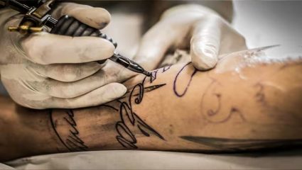 Government Job Tattoo Policy: टॅटूमुळे मेडिकल टेस्टमध्ये होणार रिजेक्ट? लेझरने टॅटू हटवल्यास मिळेल का नोकरी?