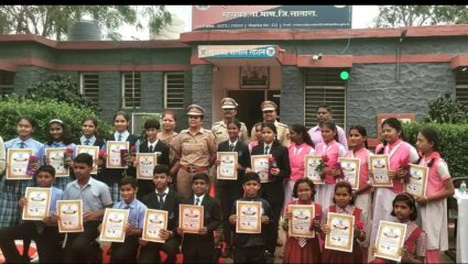 Mhaswad News: म्हसवड पोलीस ठाण्यात गुणवंतांचा सत्कार; डॉ. वैशाली कडूकर यांच्याकडून विद्यार्थ्यांना मिळाली यशाची प्रेरणा