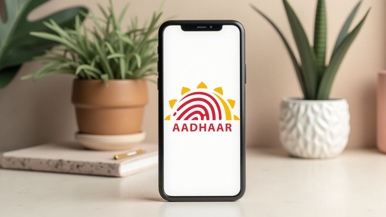 Aadhaar Update: एक रुपयाही खर्च करण्याची गरज नाही! घरबसल्या आधार कार्डसोबत लिंक करा ई-मेल; फॉलो करा ‘ही’ सोपी प्रोसेस