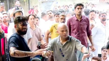 Abhijeet Dipke : सोनम वांगचुक यांना हटवल्यानंतर जंतर-मंतरवरील आंदोलन पेटले; अभिजीत दिपकेंवर शाईफेक, उपोषणाची घोषणा