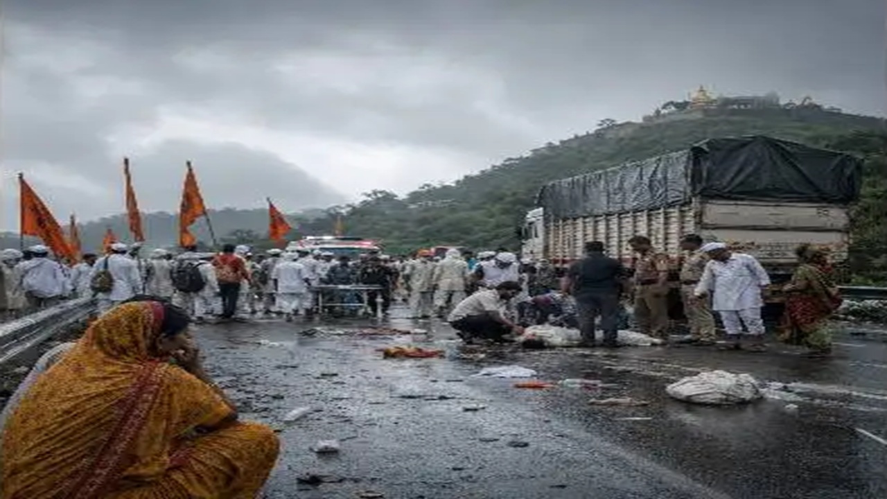 Ashadhi Wari 2026 : विठ्ठल दर्शनाची ओढ ठरली अखेरची वाट; जेजुरीजवळ अपघातात मिरज तालुक्यातील तीन माऊलींचा मृत्यू