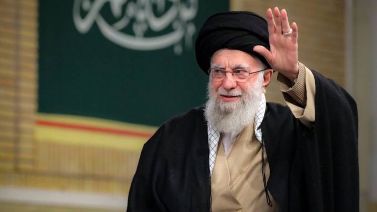 Khamenei Funeral: 69 वर्षांची प्रतीक्षा… खामेनींचा मृतदेह दफन करण्यापूर्वी का नेला जाणार कर्बला आणि नजफला?