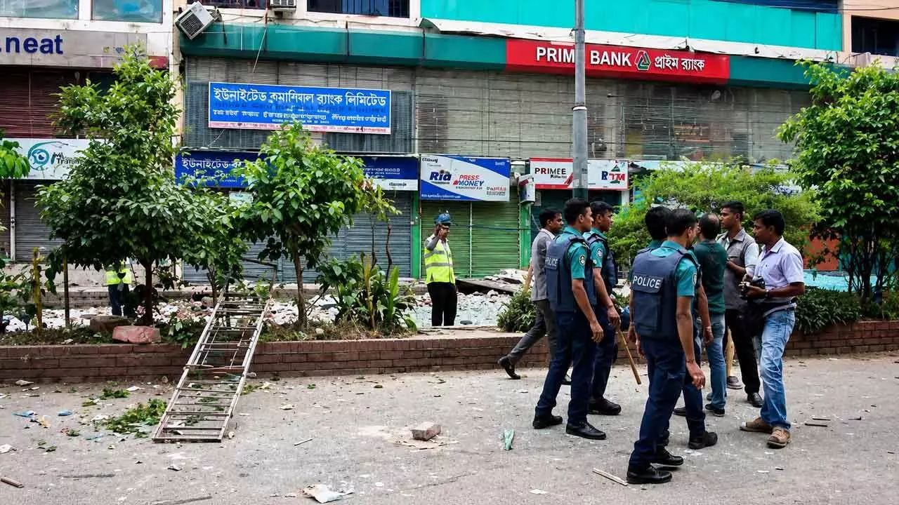 Bangladesh Crisis: सत्य लिहिण्याची हीच का शिक्षा? बांगलादेशात 4 पत्रकारांवर अंदाधुंद गोळीबार; खुलना शहरात प्रचंड तणाव
