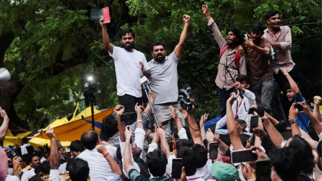 Entrainment News: CJP ला अभिनेत्रीचं थेट आव्हान! धर्मेंद्र प्रधानांनंतर आता ‘या’ बड्या नेत्याचा राजीनामा घेऊन दाखवा
