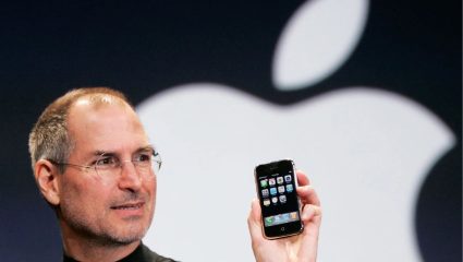 Apple ची ऐतिहासिक झेप! 5 ट्रिलियन डॉलर मार्केट कॅप गाठणारी जगातील दुसरी कंपनी