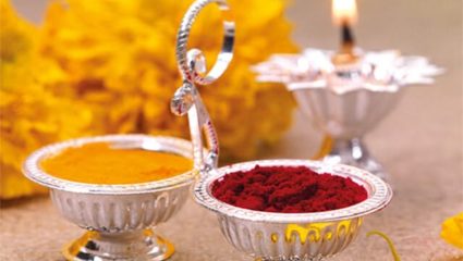 Devhara Vastu Tips: देव्हाऱ्यात हळदी-कुंकवाचा करंडा कोणत्या दिशेला ठेवावा? जाणून घ्या वास्तू आणि धार्मिक नियम