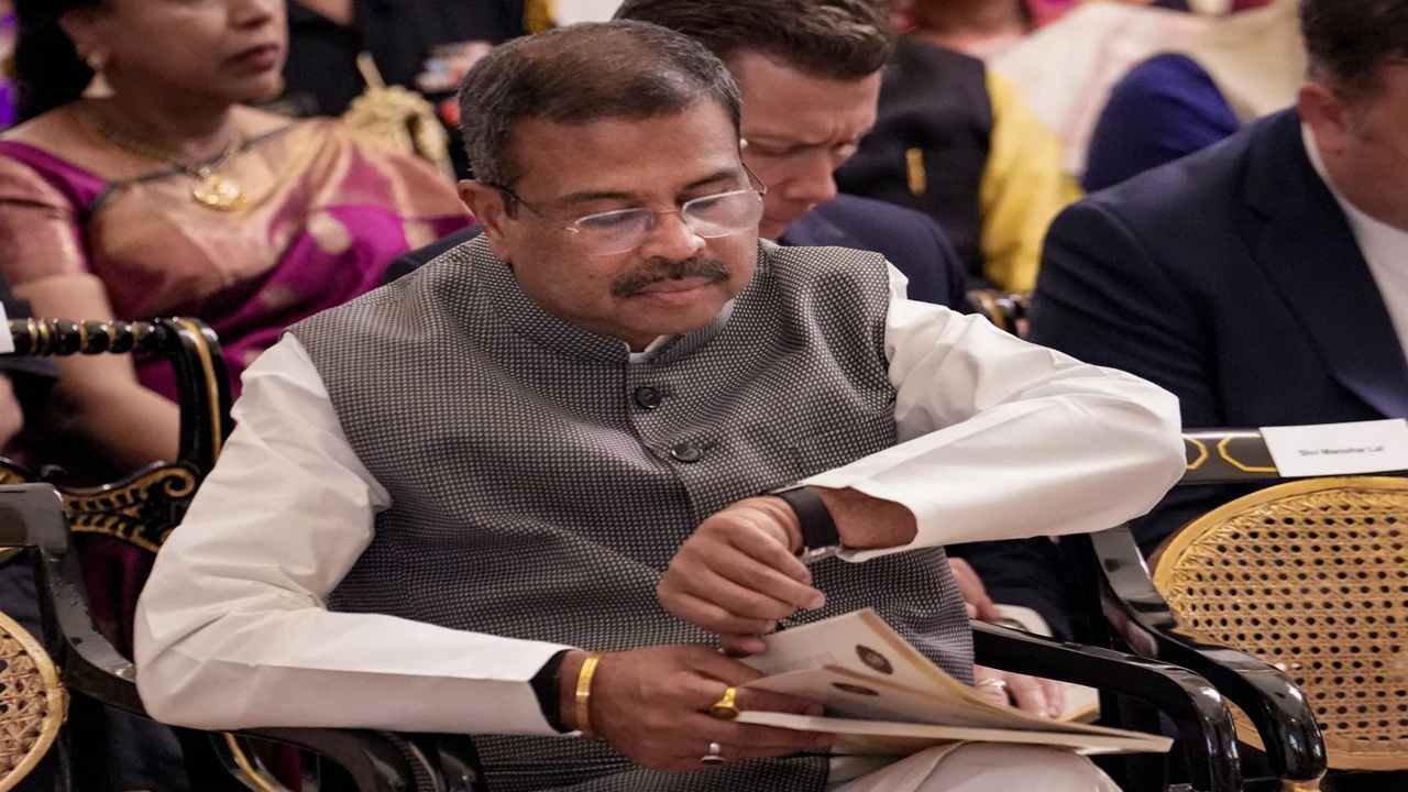 Dharmendra Pradhan: धर्मेंद्र प्रधान राजीनामा देणार नाहीत? NEET आंदोलनादरम्यान मोठे कारण समोर