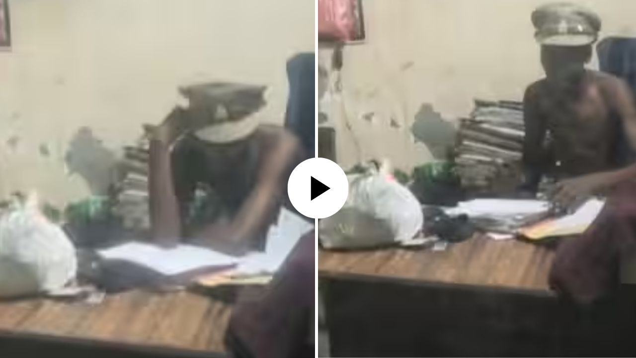 साला मैं तो साहब बन गया!पोलीस चौकी रिकामी पाहून मद्यपी बनला ठाणेदार; इन्स्पेक्टरच्या खुर्चीवर बसला अन्.., Video Viral