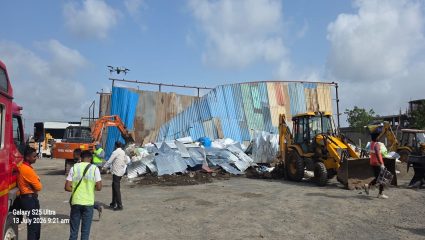 PMRDA ची मोई येथे विक्रमी कारवाई; 680 अनधिकृत पत्राशेड जमीनदोस्त, 35 हेक्टर क्षेत्र अतिक्रमणमुक्त