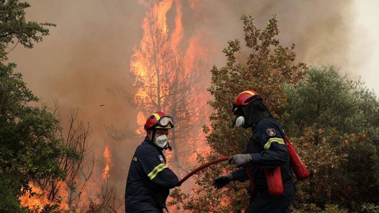 Greece Wildfire : ग्रीसमध्ये वणव्याचा कहर! अल्पवयीन मुलासह वडिलांचा आगीत होरपळून मृत्यू, अनेक भागांत अलर्ट जारी