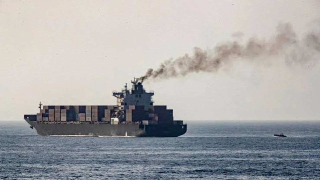 Hormuz Ship Attack : होर्मुझमध्ये पुन्हा तणाव! दोन जहाजांवर भीषण मिसाइल हल्ला; अमेरिकेचा थेट इराणवर आरोप