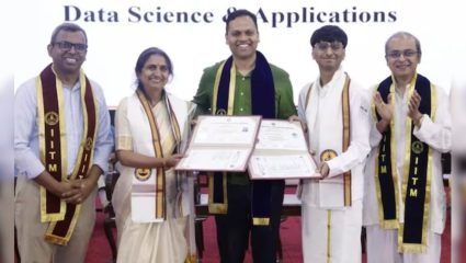 Inspiring Story: वयाच्या ४५ व्या वर्षी मुलासोबत पूर्ण केले शिक्षण; एकाच वेळी मिळवली माय-लेकाने IIT ची मोठी पदवी!