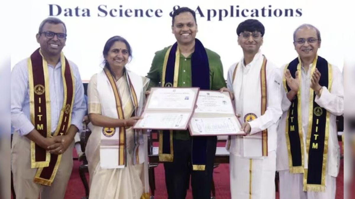 Inspiring Story: वयाच्या ४५ व्या वर्षी मुलासोबत पूर्ण केले शिक्षण; एकाच वेळी मिळवली माय-लेकाने IIT ची मोठी पदवी!